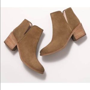Hinge Brand Block Heel Bootie